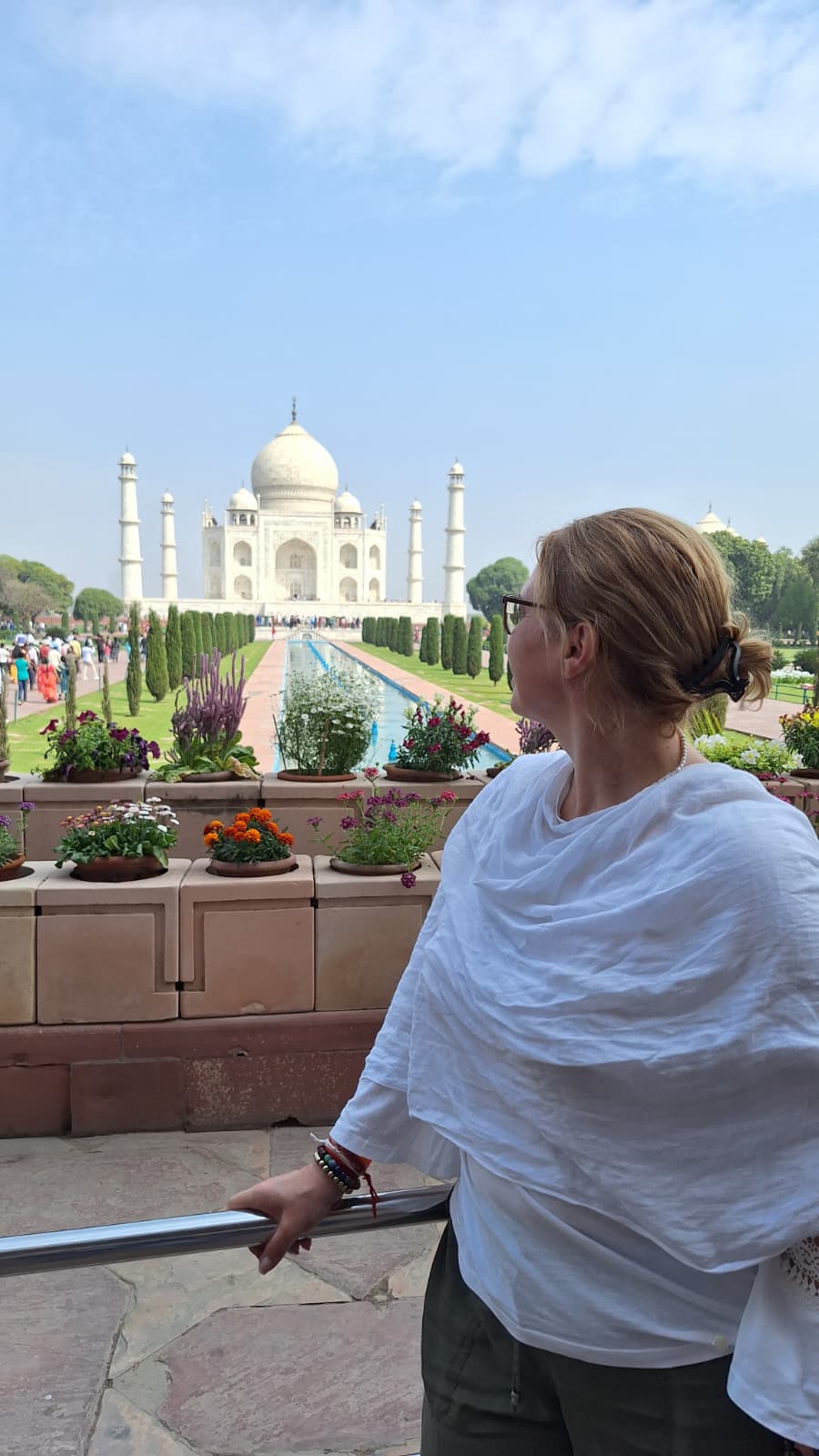 Barbara blickt auf den Taj Mahal